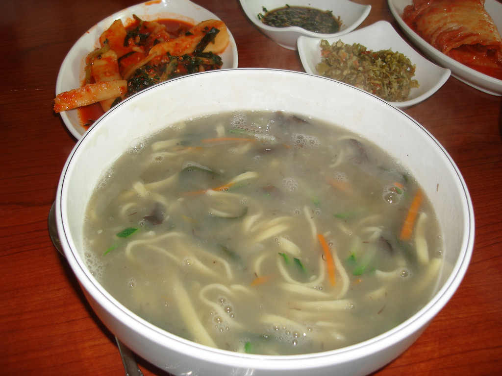 능이칼국수 이미지